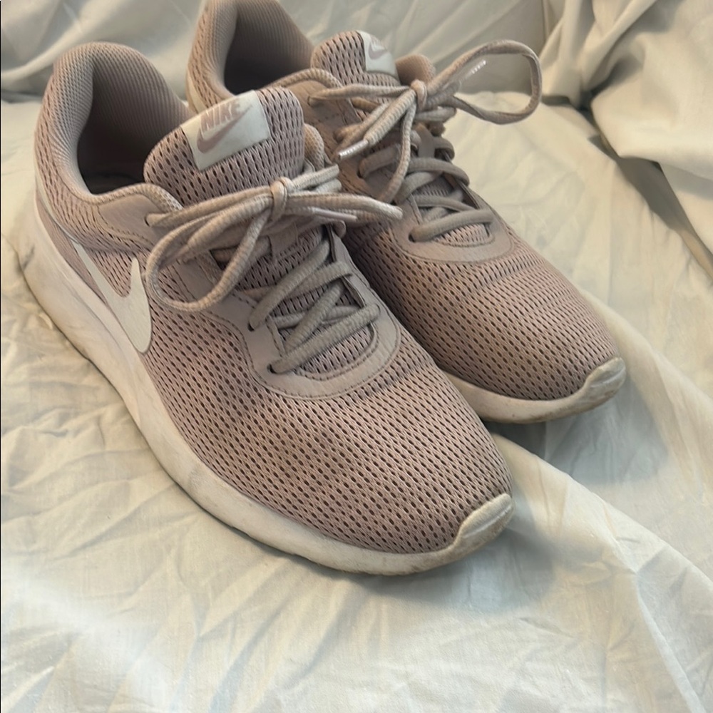 Nike Women's light pink Sneakers size 9